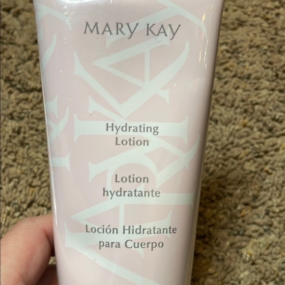 New Mary Kay Hydrating Lotion - Picture 4 of 4